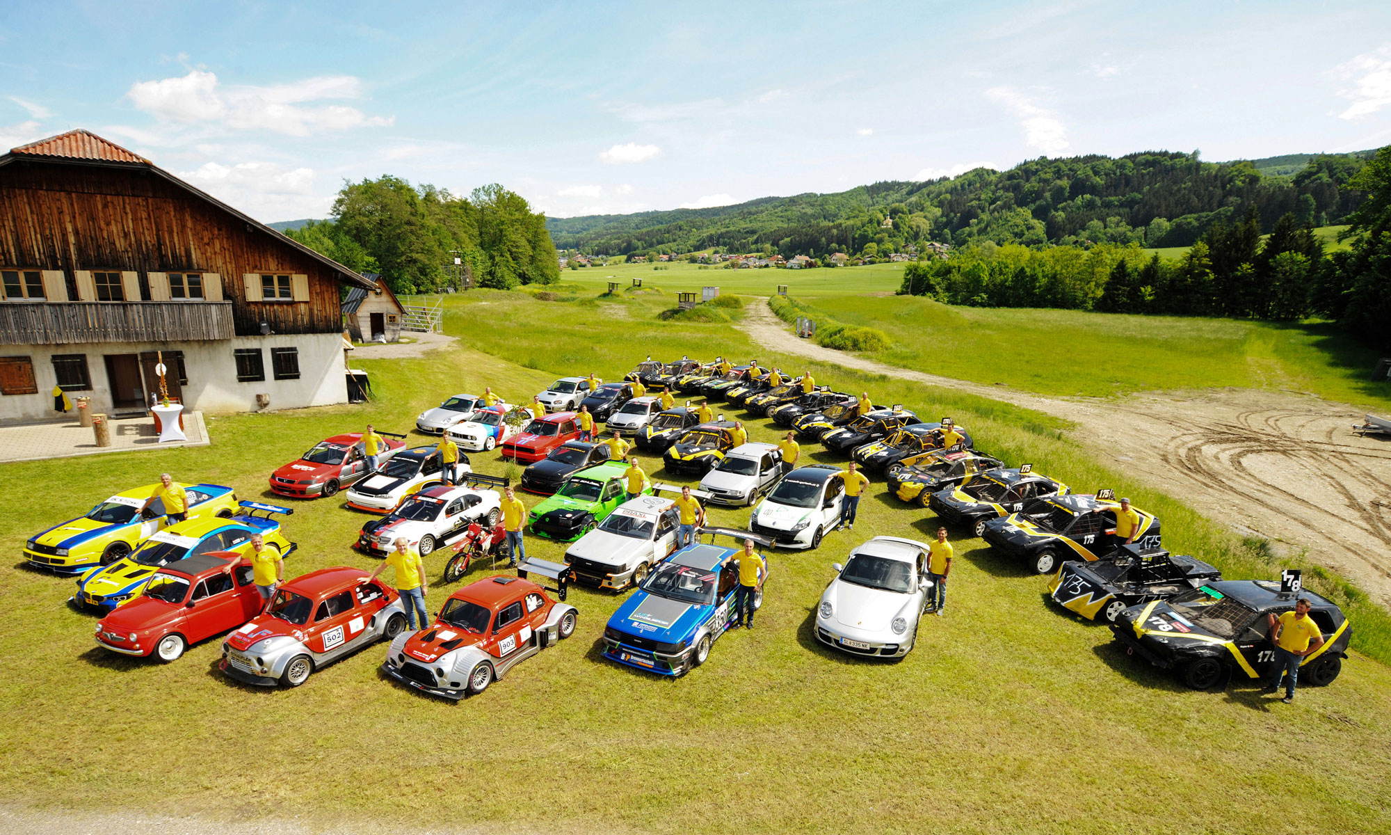 MSC Schlössl Gruppenfoto Fahrer mit Autos