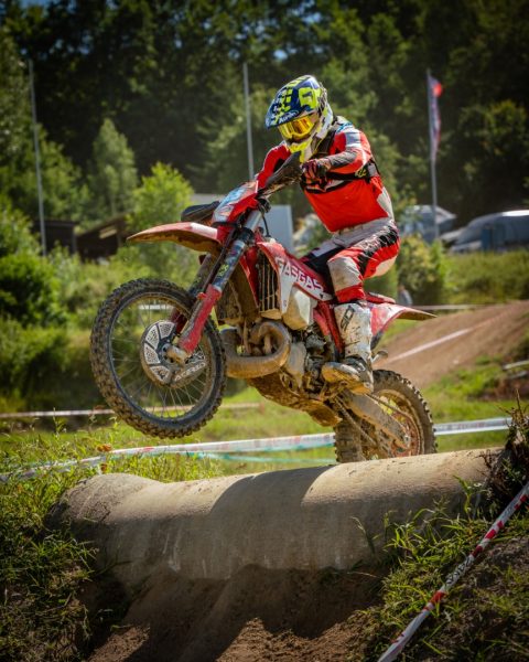 Felix Brandstetter auf seiner Enduro